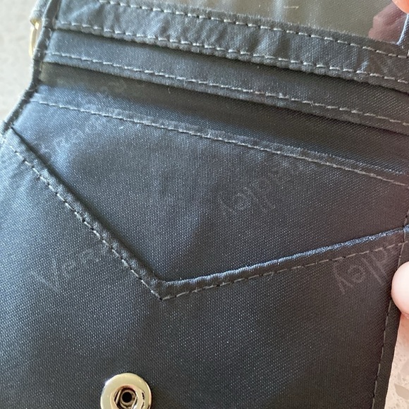 Vera Bradley Nomadic Floral Key chain card holder grey/coral/seafoam quilted - Picture 3 of 7